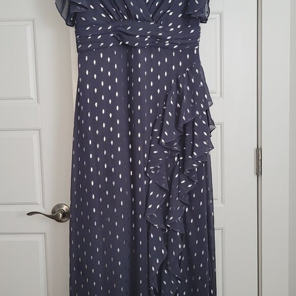 Dress- formal wear - Picture 2 of 4